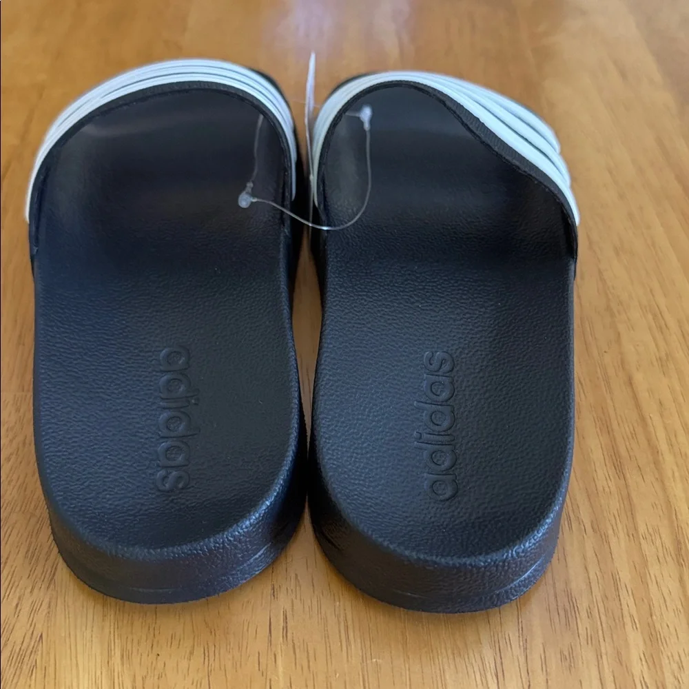 🎁 NWT Adidas Adillete Black and White Slides Sandals Shoes 4 Unisex Boy Girl